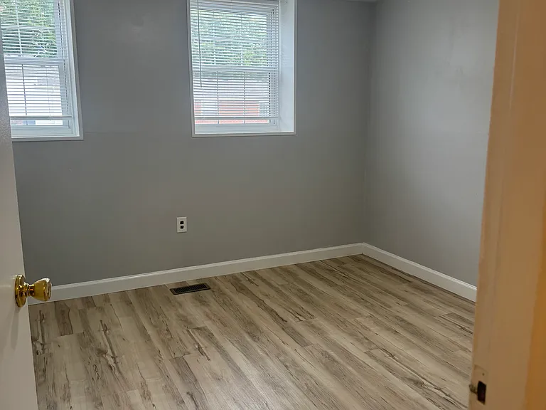 97 Carroll View Ave — Photo 8