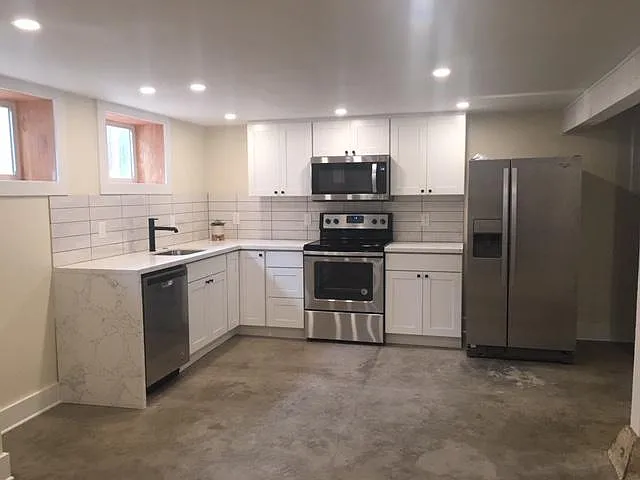 5926 NE 32nd Pl #B — Photo 2