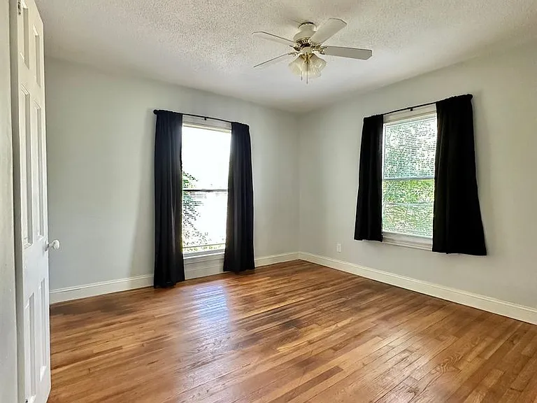 421 S Van Buren St — Photo 12