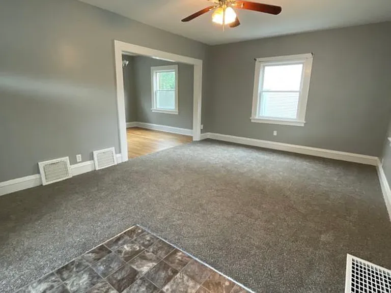 372 18th St SE — Photo 5