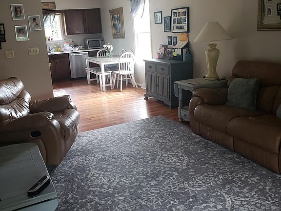 5th image of 8420 Winthrop Pl