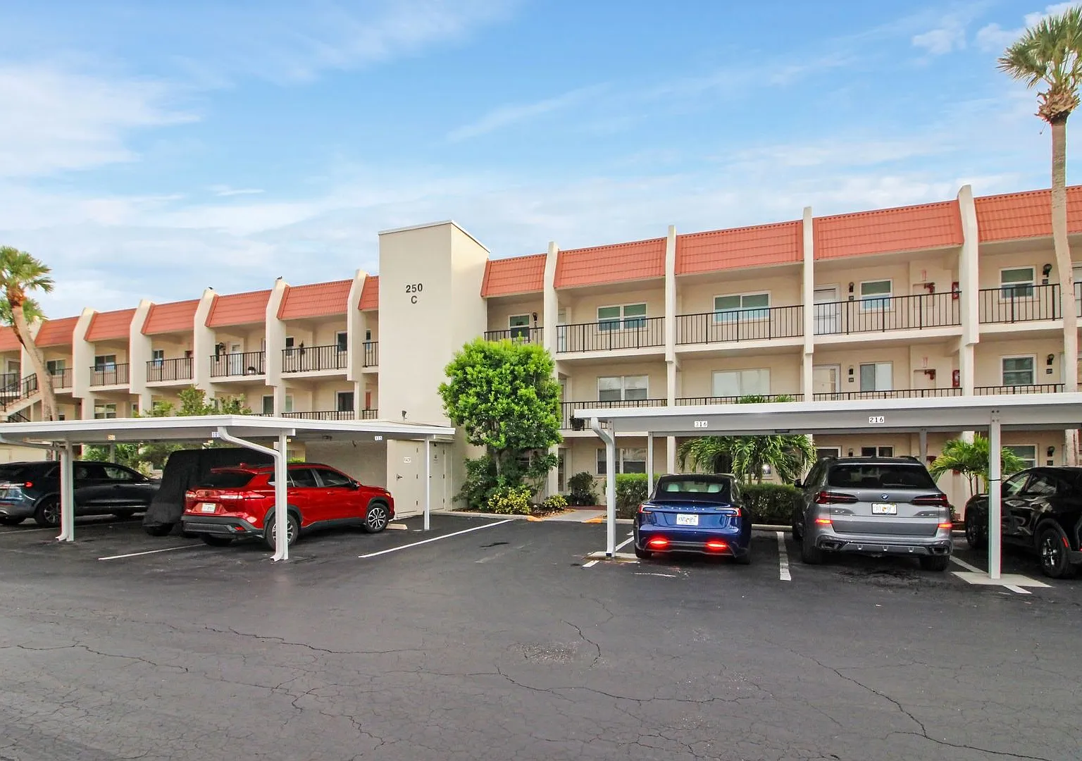 Bella Costa Annual Condo for Rent — Photo 1