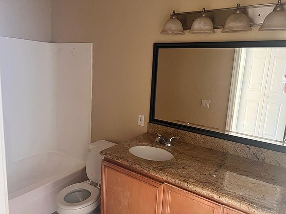 4th image of 1530 Border Ave Unit C