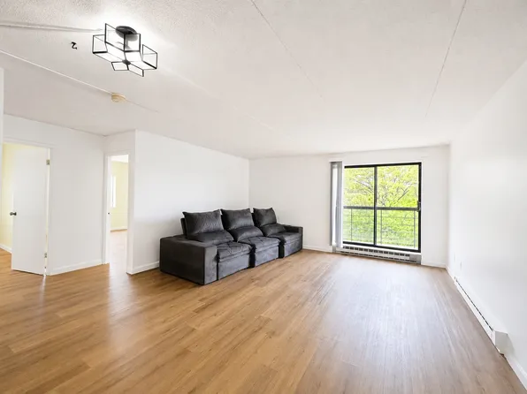 46 Cochituate Rd APT 402, Framingham, MA 01701