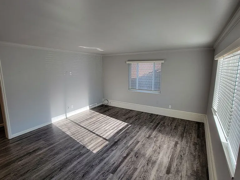 221 N Quince St — Photo 14
