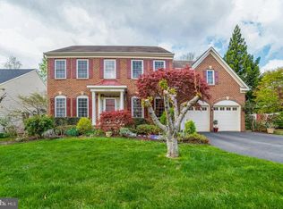 2944 Edgelea Rd, Vienna, VA 22181