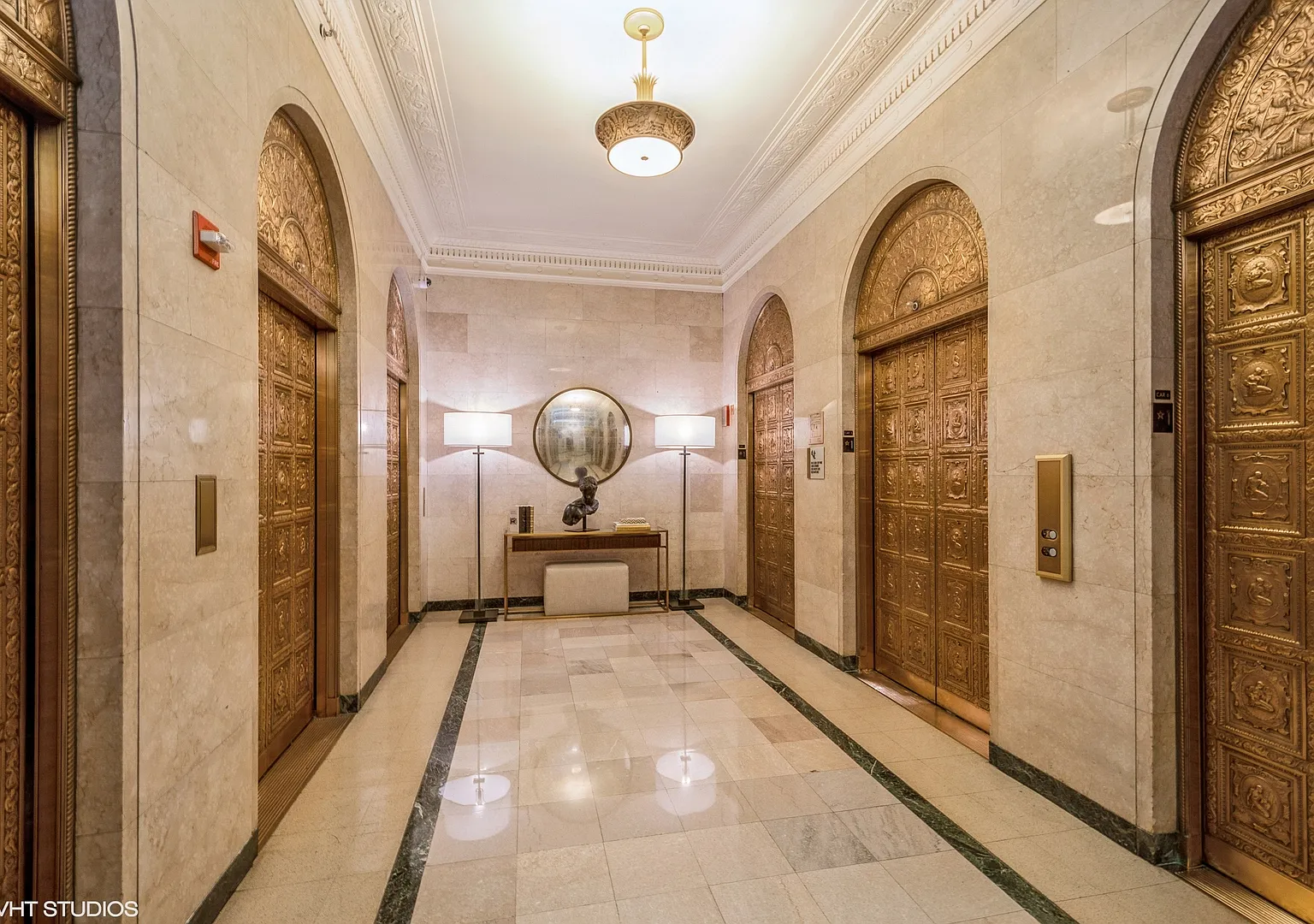 310 S Michigan Ave — Photo 4