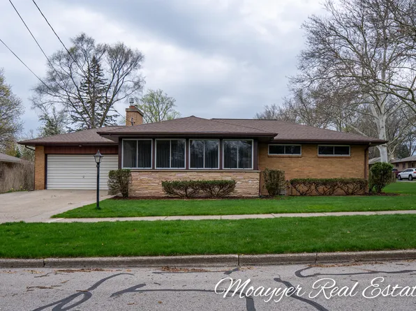 1340 Pine Grove St NW, Grand Rapids, MI 49504
