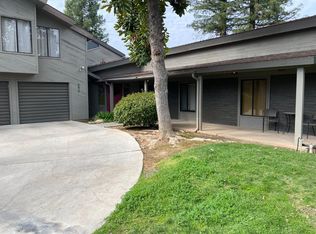 592 W Barstow Ave, Fresno, CA