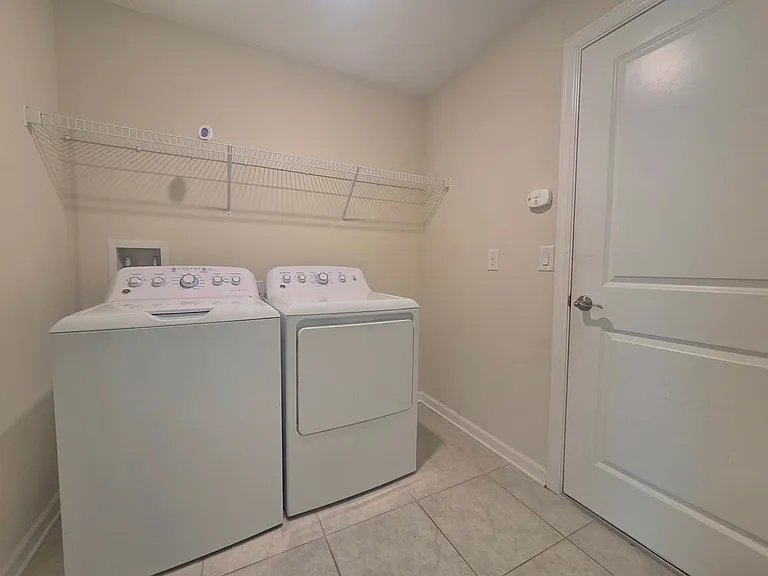 327 Macarthur St — Photo 29
