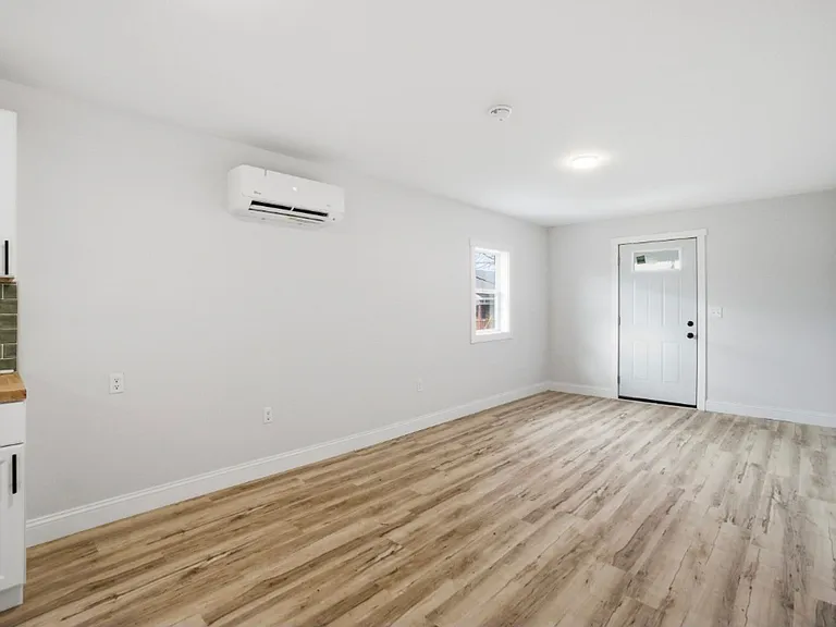 913 W Virginia Ave — Photo 5