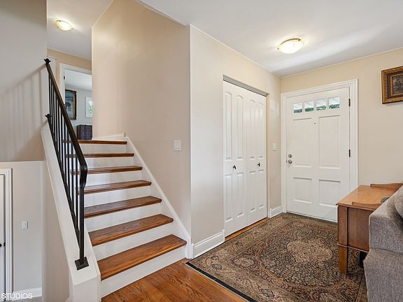 4th image of 1535 Dartmouth Ln