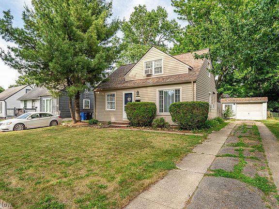 3rd image of 4327 W 189th St