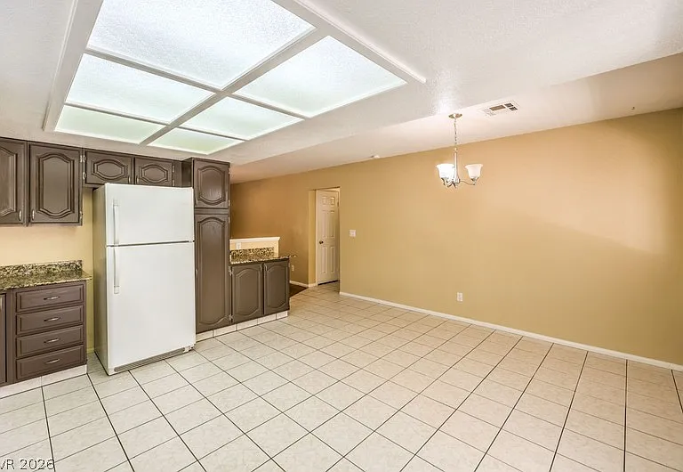 532 Mona Ln — Photo 12