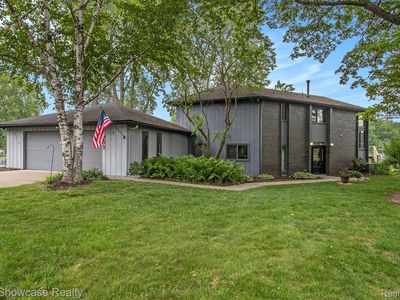 983 Artdale Dr, White Lake, MI, 48383