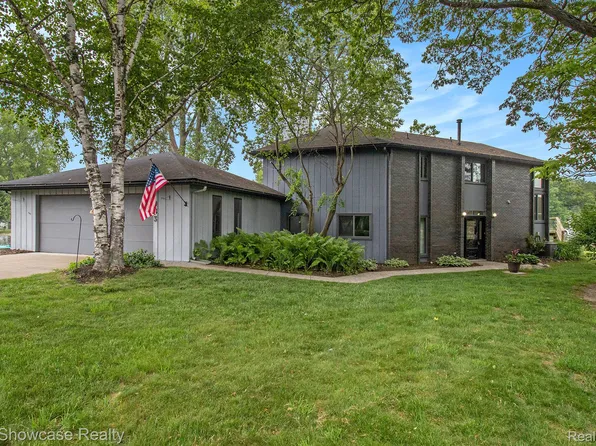 983 Artdale Dr, White Lake, MI 48383