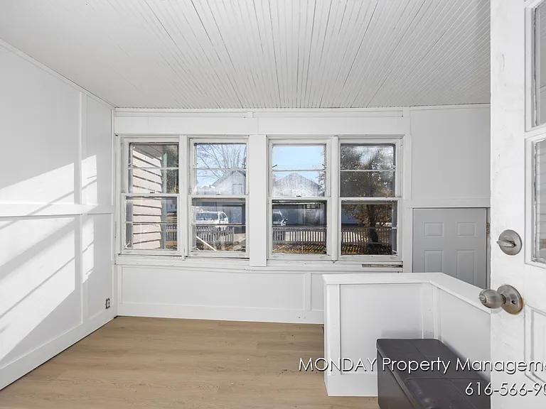 263 W Muskegon Ave #1 — Photo 4