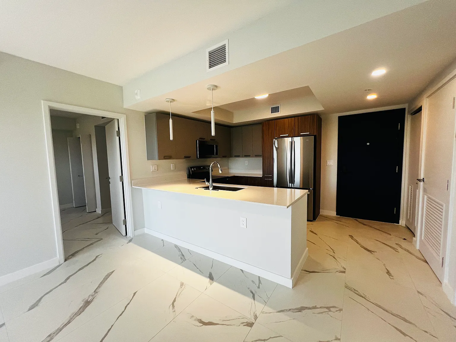 2 bed, 975 sqft, $2,850 — Photo 4