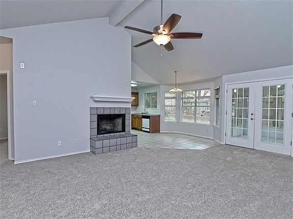 Recent carpet installed in April 2016