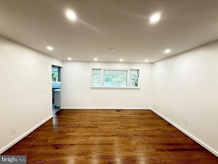 355 Cherry Hill Blvd — Photo 8