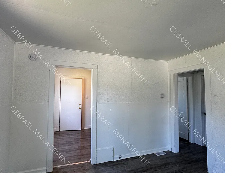 3133 Woodrow Ave — Photo 7