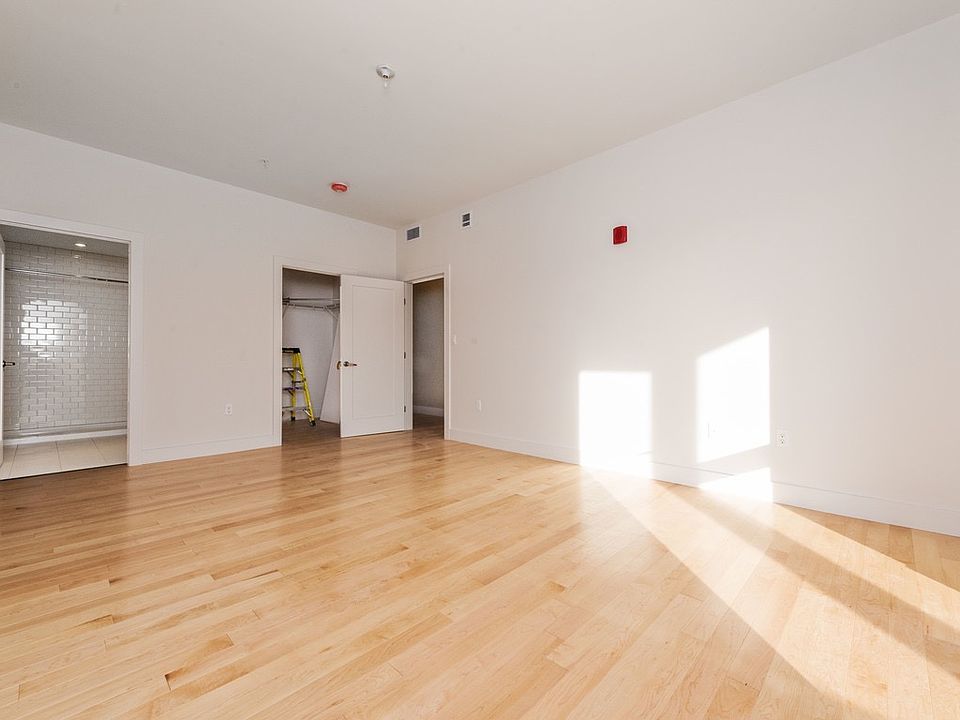 2nd image of 454 E 1st St #2FF