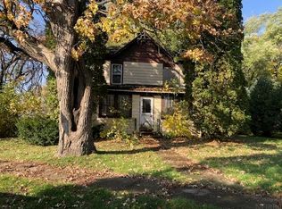 324 Vernon Rd, Cresco, IA 52136