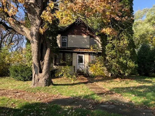 324 Vernon Rd, Cresco, IA 52136