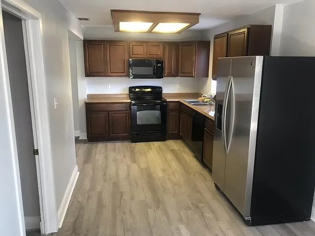 1400 Michigan Ave — Photo 4