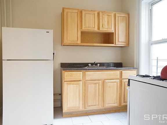 5th image of 538 Ovington Ave APT 2