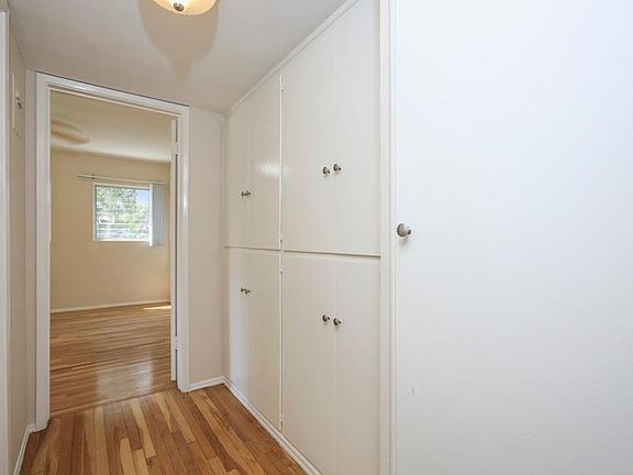 5th image of 283 S El Molino Ave APT 9