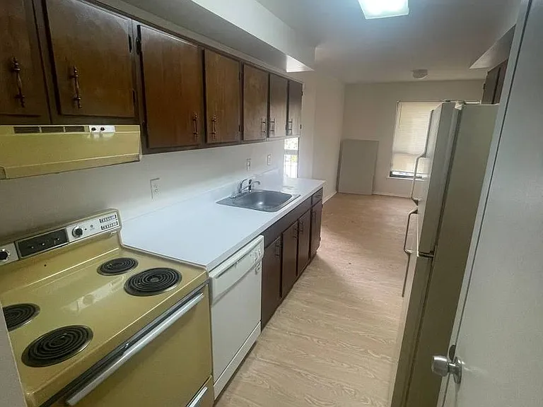 437 Christopher Ave #21 — Photo 3