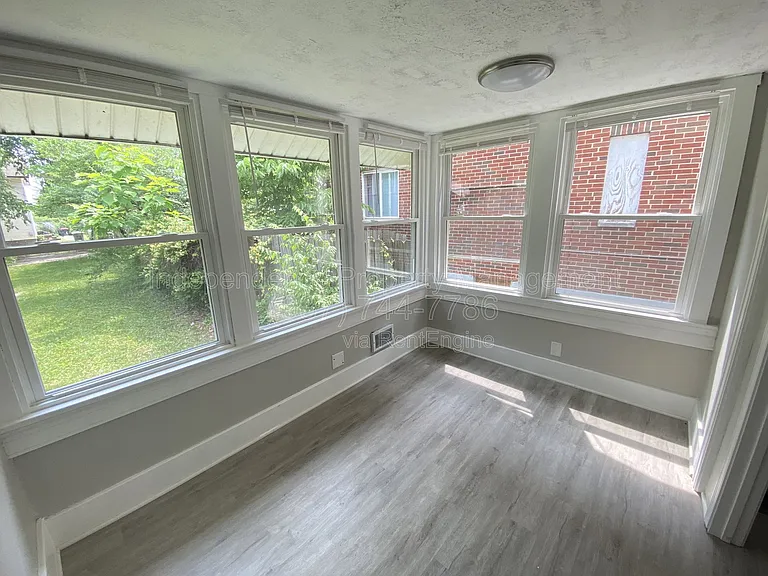 1004 W Fairview Ave — Photo 4