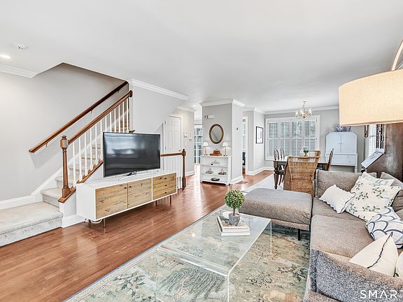 5th image of 39 Maple Tree Avenue #15