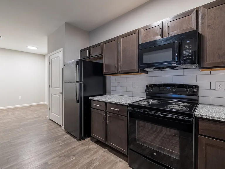 800 N Ardenwood Dr #800 — Photo 4