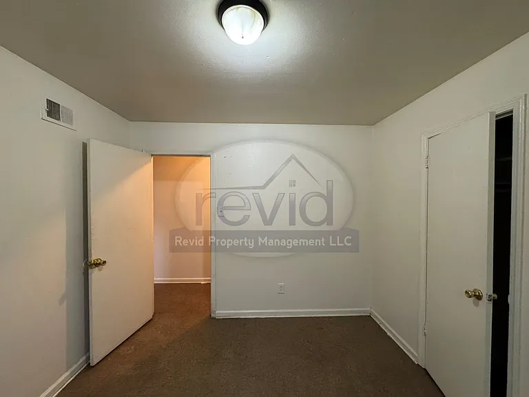 2412 Charjean — Photo 7