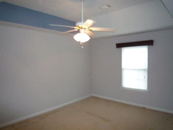 3rd image of 403 Flowing Creek Dr