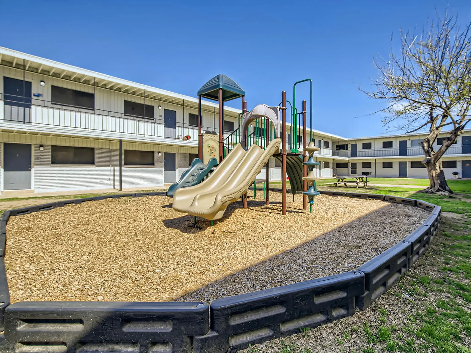 Mission Villas — Photo 4