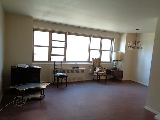 Sold by Thomas Lipovetsky, LREB | media 20