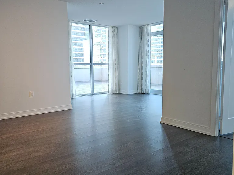 275 Village Green Sq #316 — Photo 4