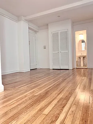 Rented by Bond New York | media 27