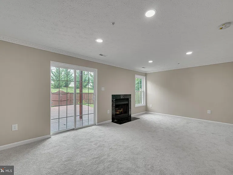 8101 Chelaberry Ct — Photo 29