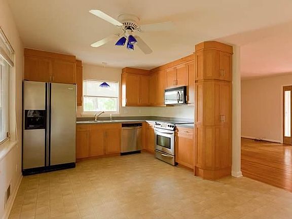 4th image of 3269 Howell Dr
