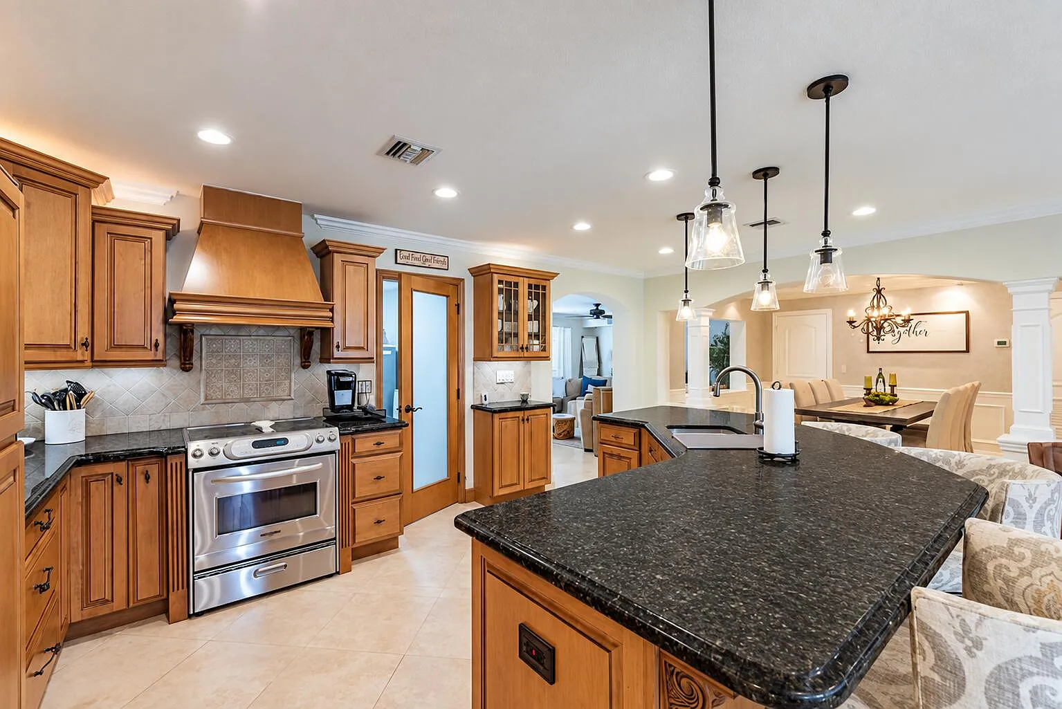 4 bed, 3.0 bath, 2250 sqft, $8,700 — Photo 4