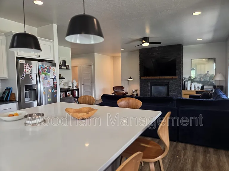 98 Caitlin Rd — Photo 11