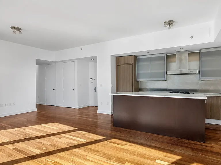 8 Union Sq S #6B — Photo 3