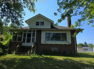 50 Riverview Dr, Mount Clemens, MI