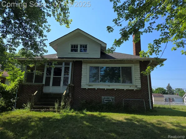 50 Riverview Dr, Mount Clemens, MI 48043