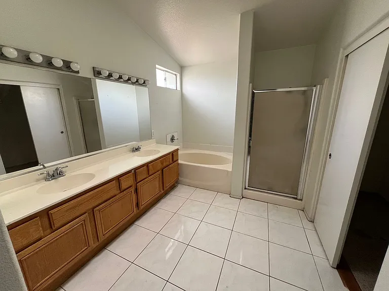 7834 Boxwood Ct — Photo 16