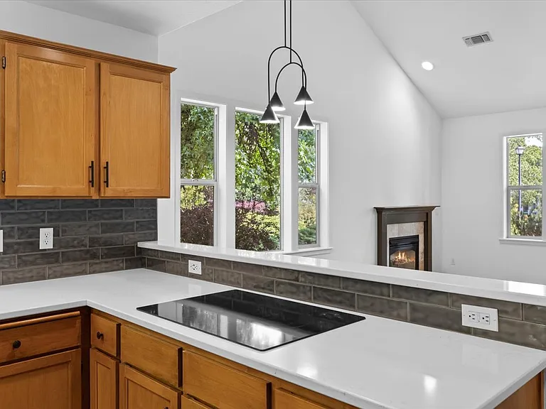 235 Jackson Creek Dr — Photo 9